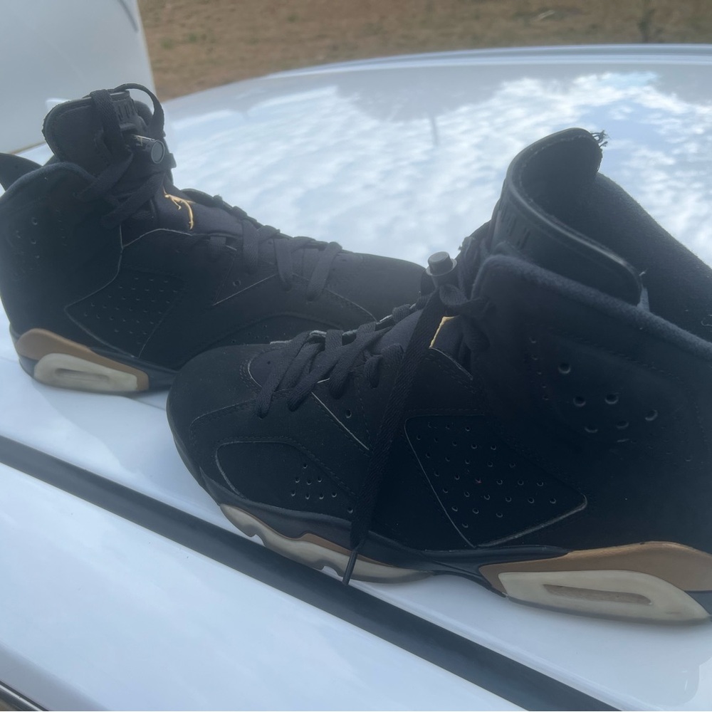 Nike Jordan Retro 6 “defining moments” men’s size 8